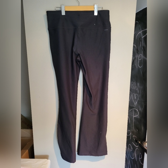 NWOT  Mondetta Performance Luxury Black Leggings, Size Large (30), Flare Leg - Picture 4 of 7